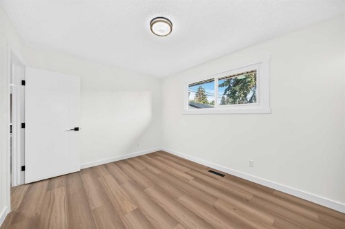 808 Avonlea Place Se, Calgary, AB - Indoor Photo Showing Other Room