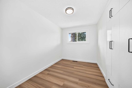 808 Avonlea Place Se, Calgary, AB - Indoor Photo Showing Other Room