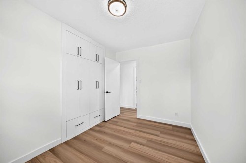 808 Avonlea Place Se, Calgary, AB - Indoor Photo Showing Other Room