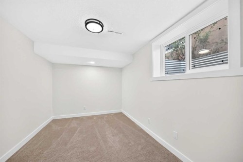 808 Avonlea Place Se, Calgary, AB - Indoor Photo Showing Other Room