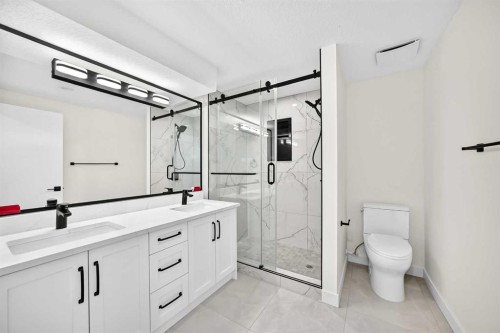 808 Avonlea Place Se, Calgary, AB - Indoor Photo Showing Bathroom