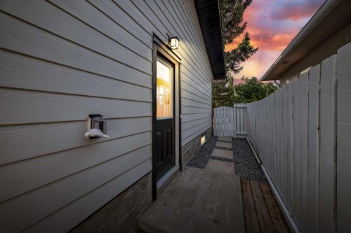 808 Avonlea Place Se, Calgary, AB - Outdoor With Exterior