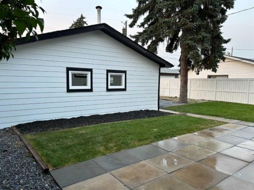 808 Avonlea Place Se, Calgary, AB - Outdoor