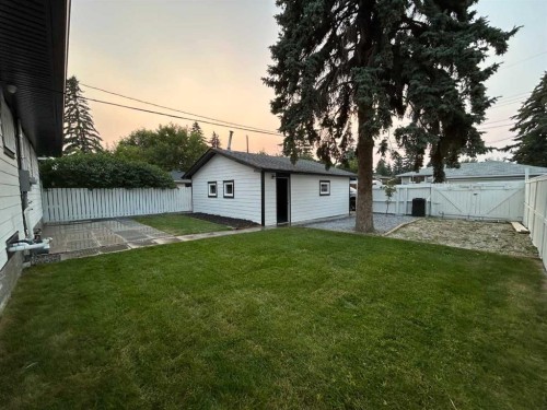 808 Avonlea Place Se, Calgary, AB - Outdoor