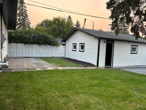 808 Avonlea Place Se, Calgary, AB - Outdoor