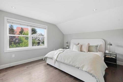 121 15 Street Nw, Calgary, AB - Indoor Photo Showing Bedroom