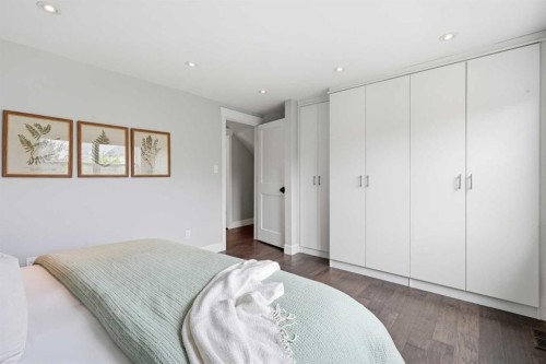 121 15 Street Nw, Calgary, AB - Indoor Photo Showing Bedroom