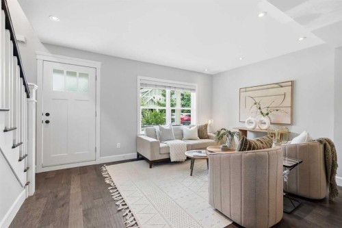 121 15 Street Nw, Calgary, AB - Indoor Photo Showing Living Room