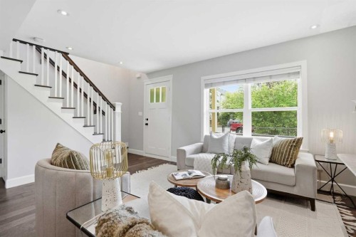 121 15 Street Nw, Calgary, AB - Indoor Photo Showing Living Room