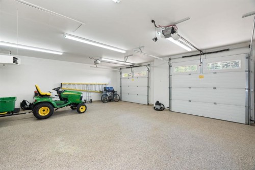8 Blueridge Drive, Rural Rocky View County, AB - Indoor Photo Showing Garage