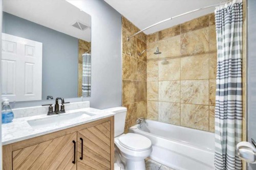 4819 Memorial Drive Se, Calgary, AB - Indoor Photo Showing Bathroom
