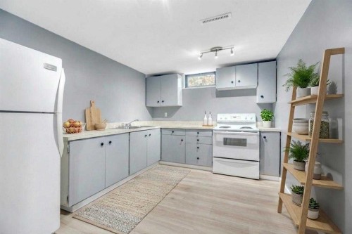4819 Memorial Drive Se, Calgary, AB - Indoor Photo Showing Kitchen
