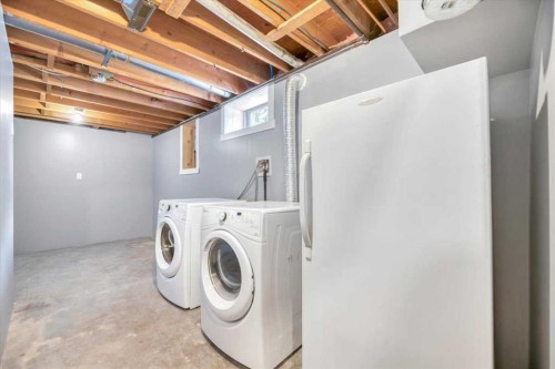 4819 Memorial Drive Se, Calgary, AB - Indoor Photo Showing Laundry Room