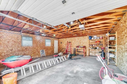 4819 Memorial Drive Se, Calgary, AB - Indoor Photo Showing Garage