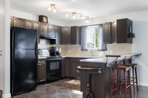 1501 Strathcona Close, Strathmore, AB - Indoor Photo Showing Kitchen