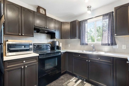 1501 Strathcona Close, Strathmore, AB - Indoor Photo Showing Kitchen