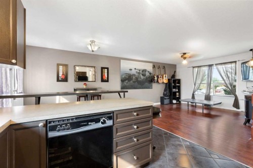 1501 Strathcona Close, Strathmore, AB - Indoor Photo Showing Kitchen