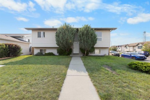1501 Strathcona Close, Strathmore, AB - Outdoor With Facade