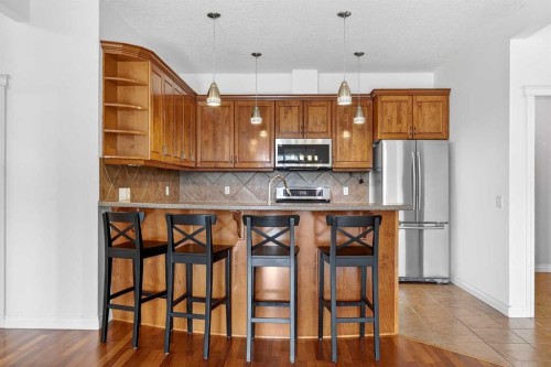 7304-14 Hemlock Crescent Sw, Calgary, AB - Indoor Photo Showing Kitchen