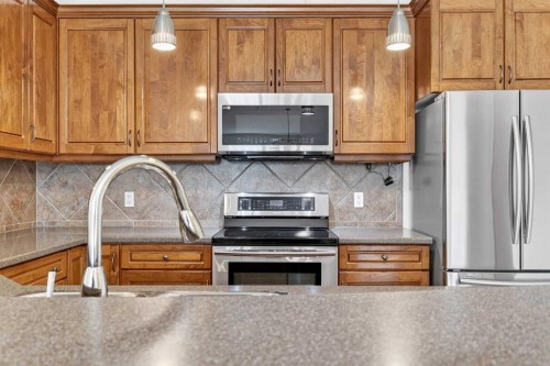 7304-14 Hemlock Crescent Sw, Calgary, AB - Indoor Photo Showing Kitchen With Upgraded Kitchen
