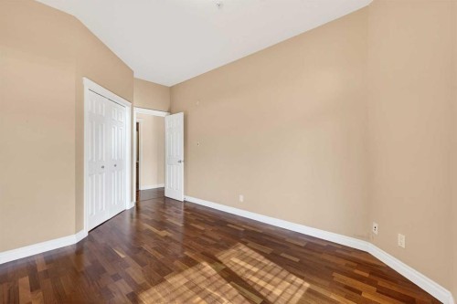 7304-14 Hemlock Crescent Sw, Calgary, AB - Indoor Photo Showing Other Room