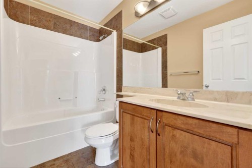 7304-14 Hemlock Crescent Sw, Calgary, AB - Indoor Photo Showing Bathroom