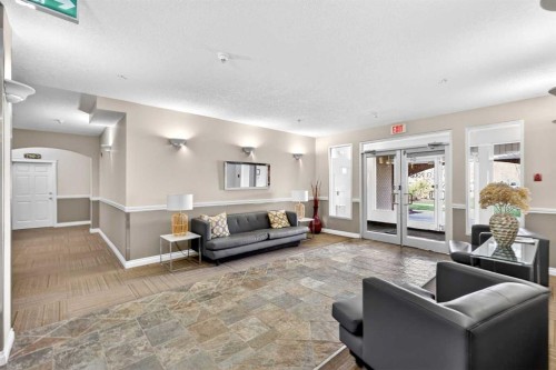 7304-14 Hemlock Crescent Sw, Calgary, AB - Indoor Photo Showing Other Room