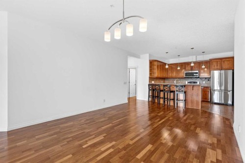 7304-14 Hemlock Crescent Sw, Calgary, AB - Indoor Photo Showing Kitchen