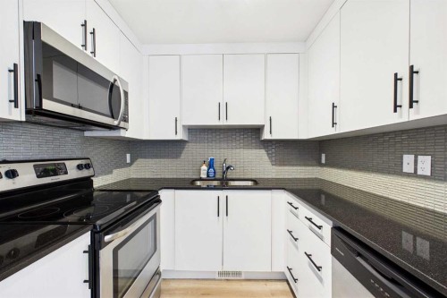 1-67 West Coach Manor Sw, Calgary, AB - Indoor Photo Showing Kitchen