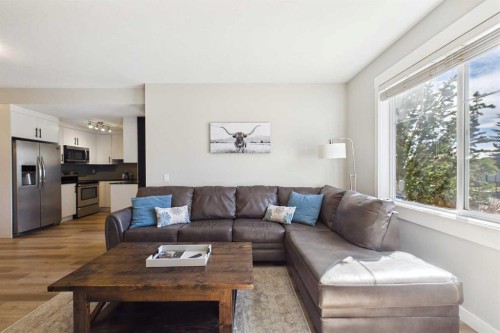 1-67 West Coach Manor Sw, Calgary, AB - Indoor Photo Showing Living Room