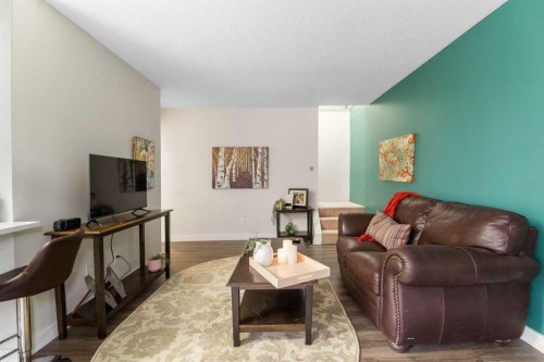 39-3519 49 Street Nw, Calgary, AB - Indoor Photo Showing Living Room