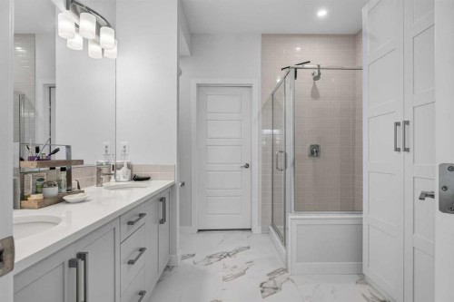 318 Marina Cove Se, Calgary, AB - Indoor Photo Showing Bathroom