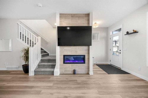211 Silverton Glen Crescent Sw, Calgary, AB - Indoor Photo Showing Other Room