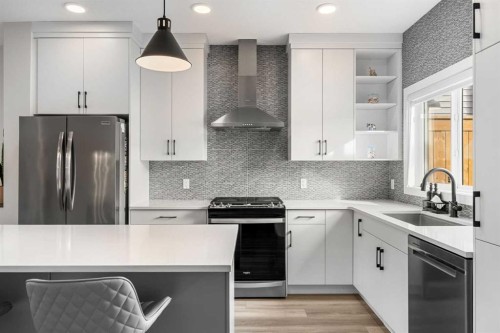 211 Silverton Glen Crescent Sw, Calgary, AB - Indoor Photo Showing Kitchen With Upgraded Kitchen