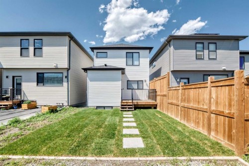 211 Silverton Glen Crescent Sw, Calgary, AB - Outdoor