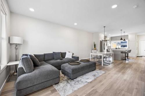 211 Silverton Glen Crescent Sw, Calgary, AB - Indoor Photo Showing Living Room