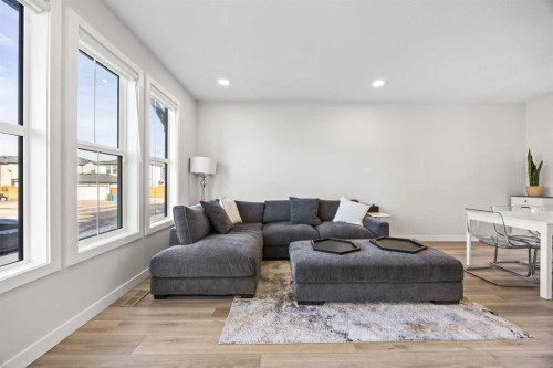 211 Silverton Glen Crescent Sw, Calgary, AB - Indoor Photo Showing Living Room