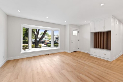 439 Arlington Drive Se, Calgary, AB - Indoor