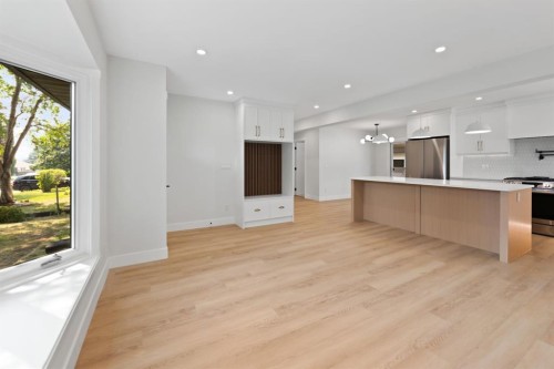439 Arlington Drive Se, Calgary, AB - Indoor Photo Showing Kitchen