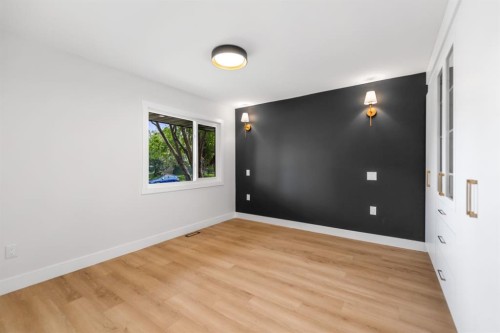 439 Arlington Drive Se, Calgary, AB - Indoor Photo Showing Other Room