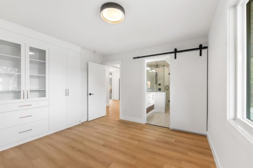 439 Arlington Drive Se, Calgary, AB - Indoor Photo Showing Other Room