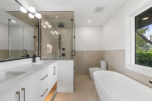 439 Arlington Drive Se, Calgary, AB - Indoor Photo Showing Bathroom