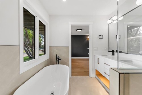 439 Arlington Drive Se, Calgary, AB - Indoor