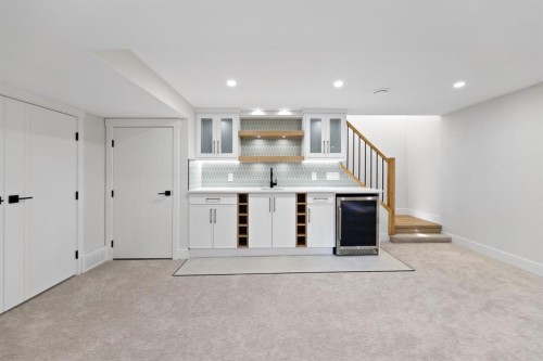 439 Arlington Drive Se, Calgary, AB - Indoor Photo Showing Other Room
