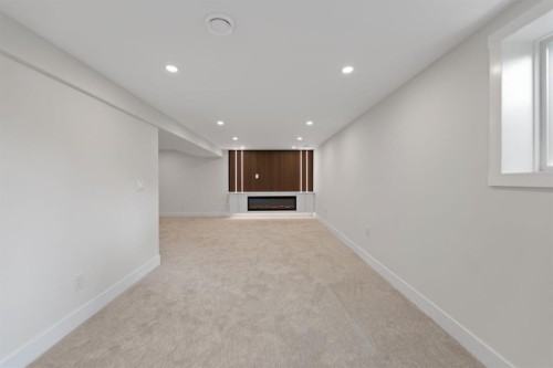 439 Arlington Drive Se, Calgary, AB - Indoor Photo Showing Other Room