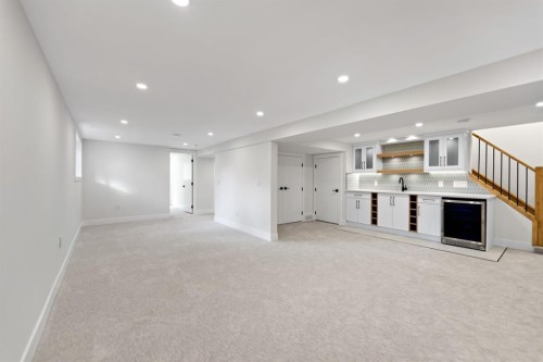 439 Arlington Drive Se, Calgary, AB - Indoor Photo Showing Other Room