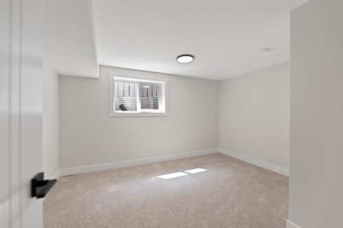 439 Arlington Drive Se, Calgary, AB - Indoor Photo Showing Other Room