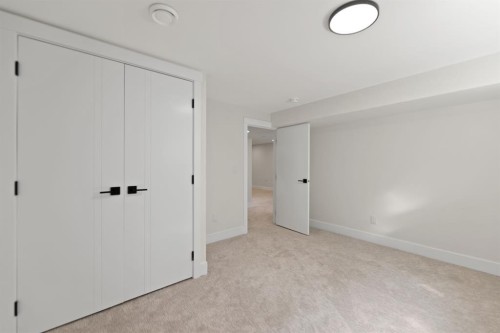 439 Arlington Drive Se, Calgary, AB - Indoor Photo Showing Other Room