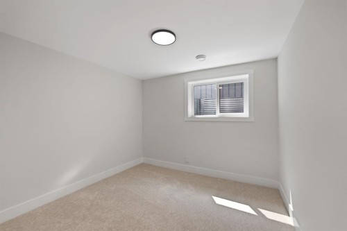 439 Arlington Drive Se, Calgary, AB - Indoor Photo Showing Other Room