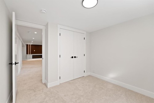 439 Arlington Drive Se, Calgary, AB - Indoor Photo Showing Other Room